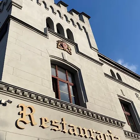 I Restauracja Castle 3*